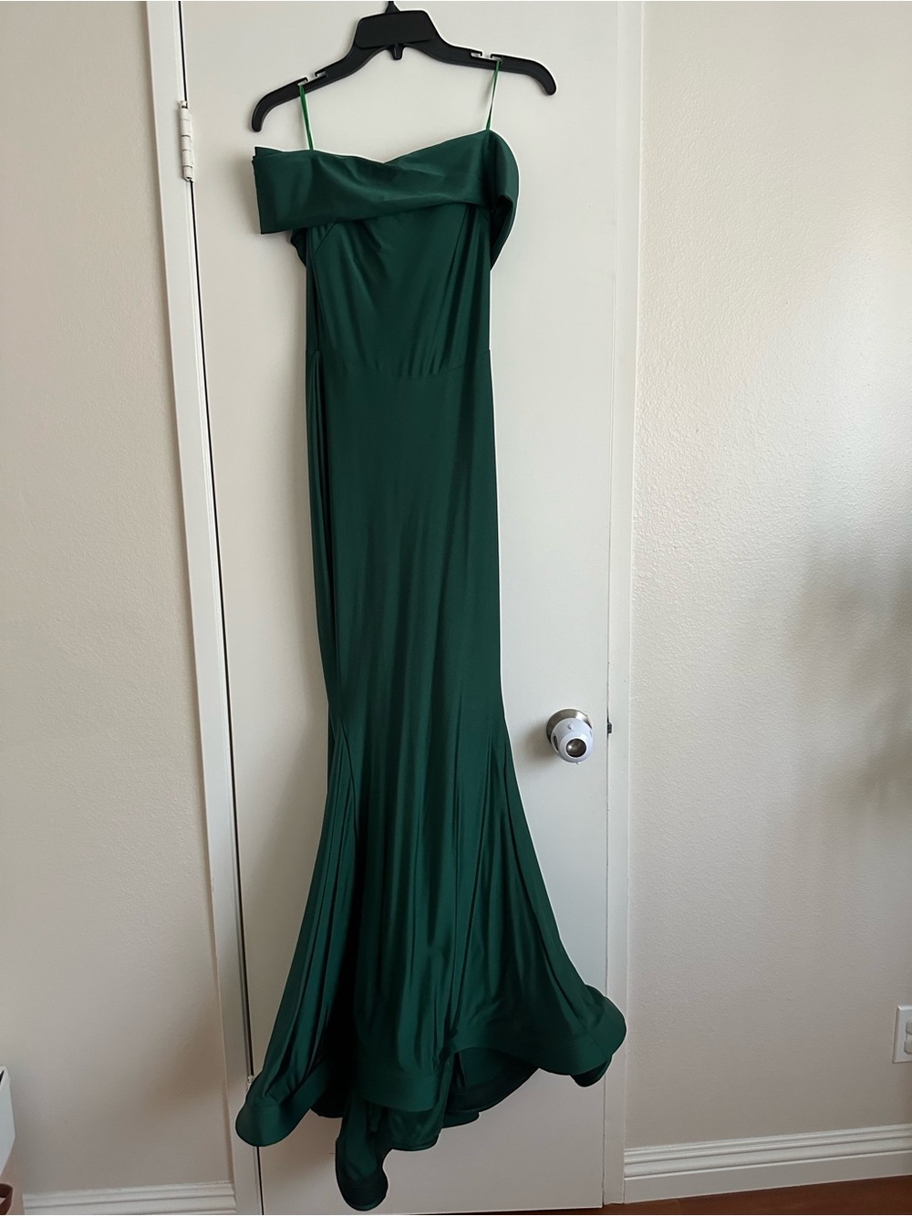 Elegant Forest Green Off-Shoulder Evening Gown